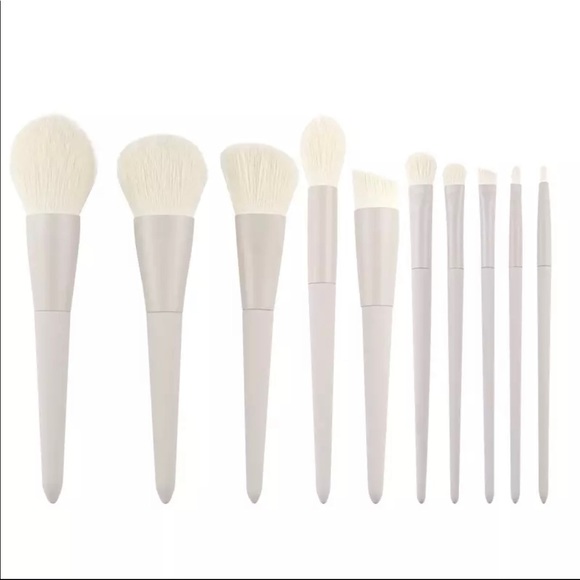 White and greige goat hair face and eye makeup brushes with a weighted handle. - Picture 3 of 4